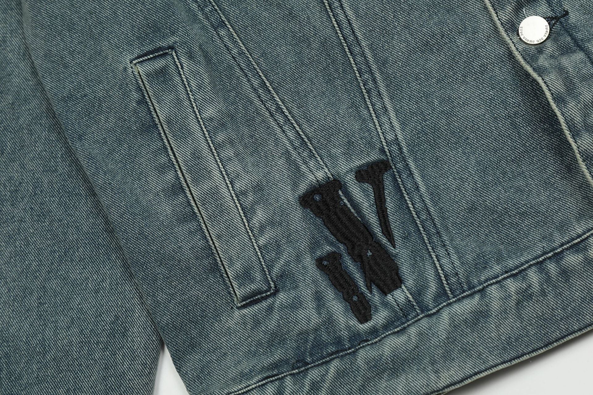 VLONE embroidered letter denim jacket